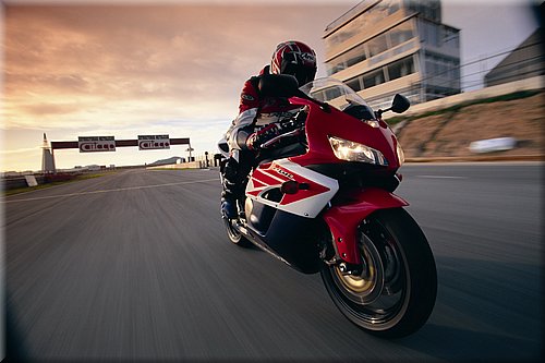 honda-1000cbr-2004-004.jpg