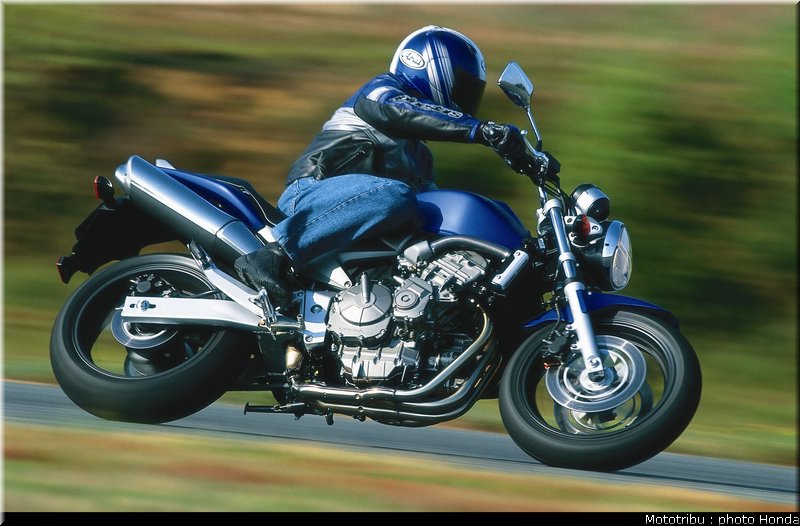 honda_600hornet_2004_001