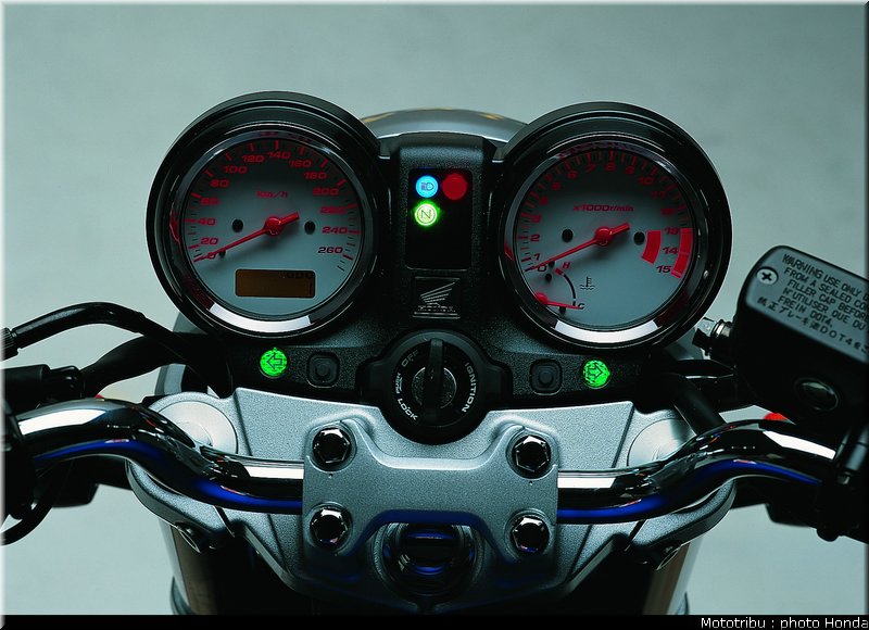 honda_600hornet_2004_013