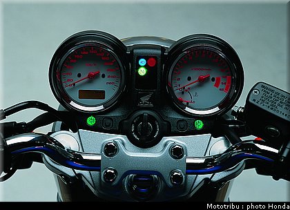 honda_600hornet_2004_013.jpg