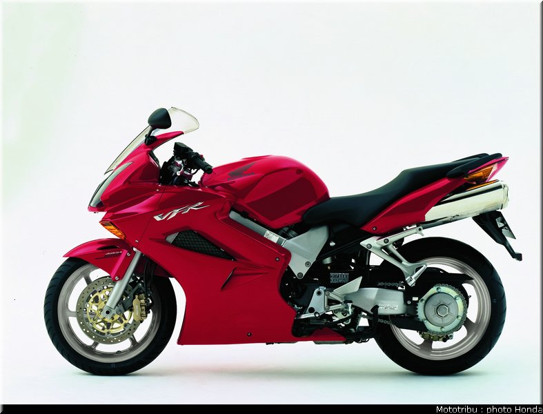 honda_800_vfr_2004_004