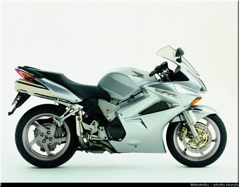 honda_800_vfr_2004_005