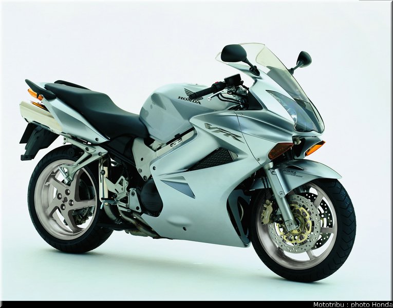 honda_800_vfr_2004_011