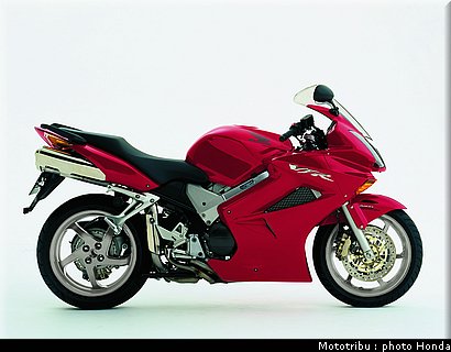 honda_800_vfr_2004_003.jpg