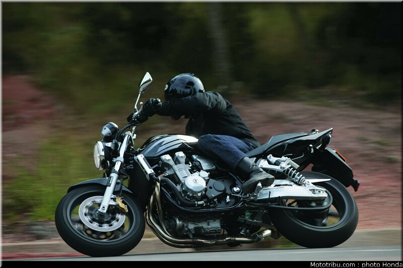 honda_cb1300_2005_001