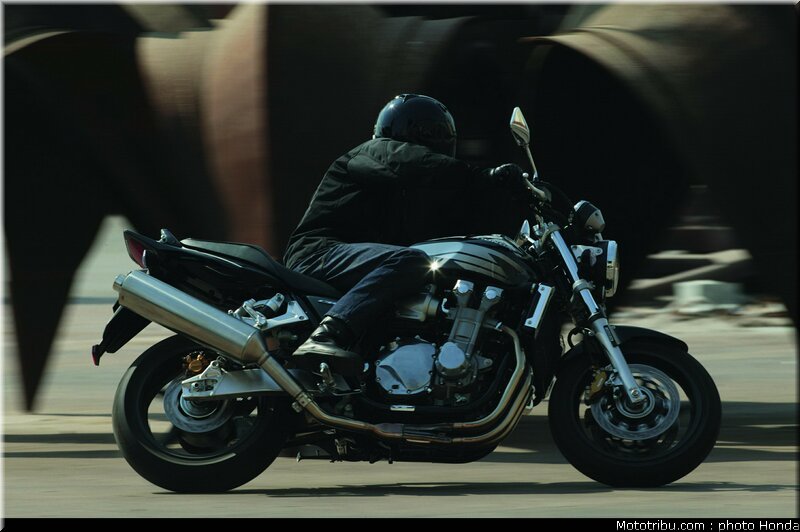 honda_cb1300_2005_004