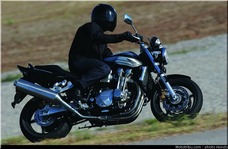 honda_cb1300_2005_006