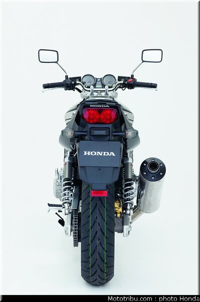 honda_cb1300_2005_026