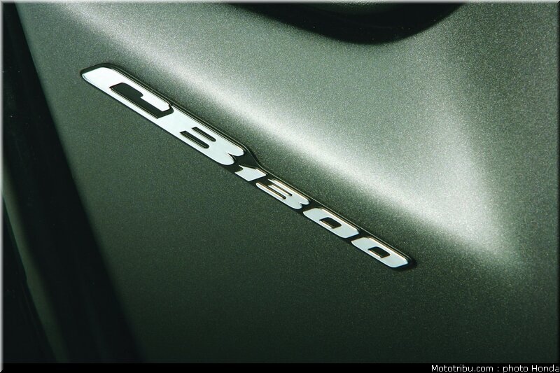 honda_cb1300_2005_030