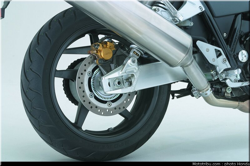 honda_cb1300_2005_032