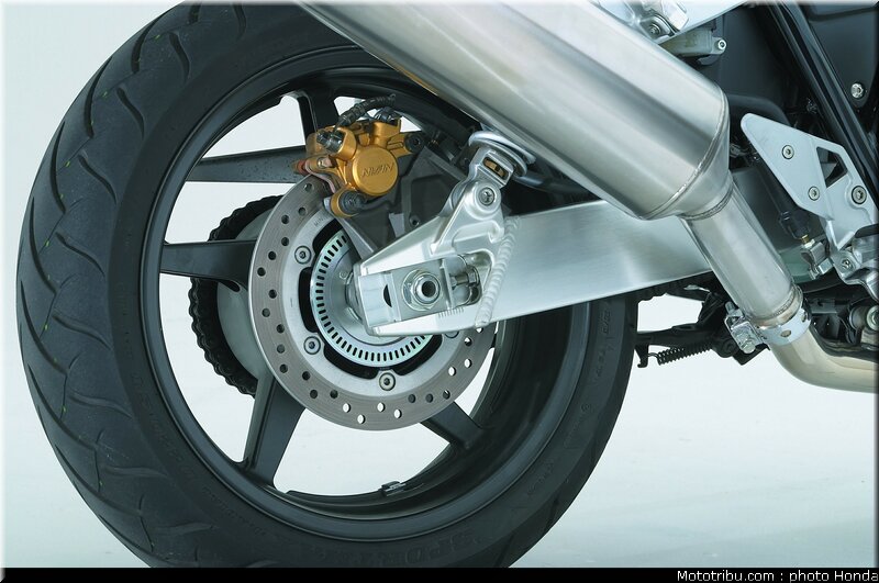 honda_cb1300_2005_033