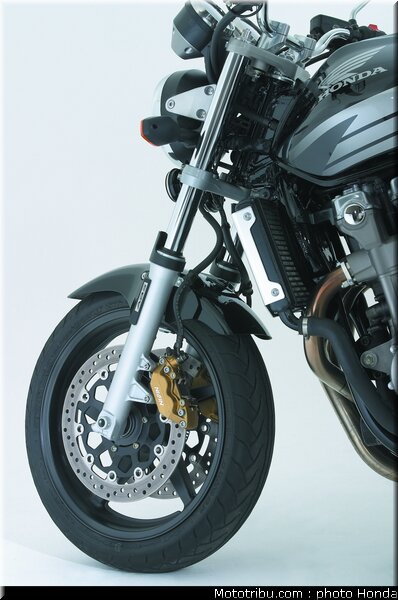 honda_cb1300_2005_035