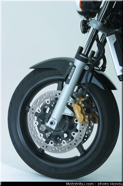 honda_cb1300_2005_036