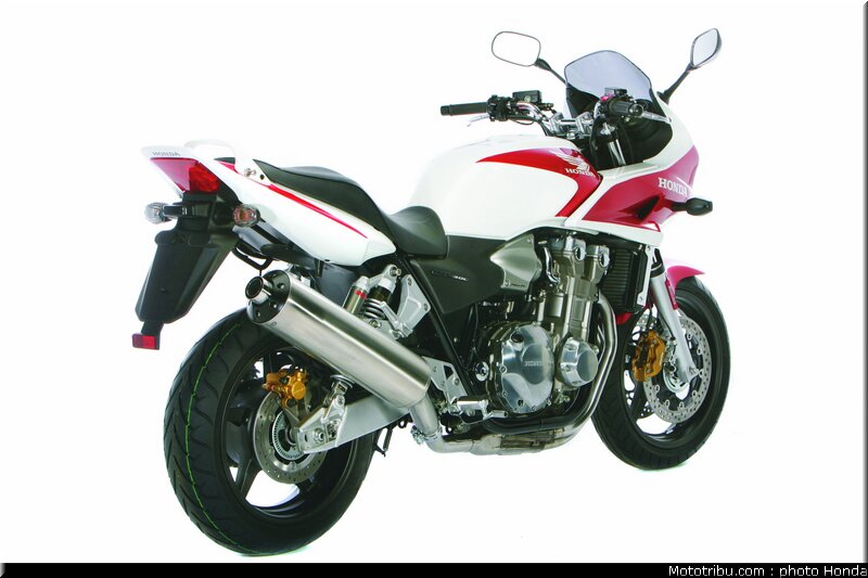 honda_cb1300s_2005_011