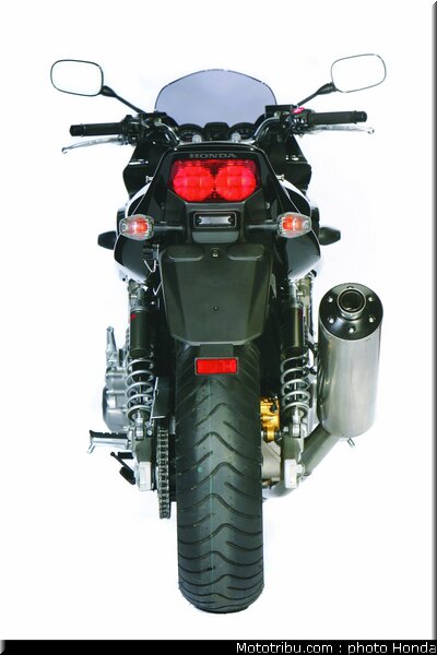 honda_cb1300s_2005_015