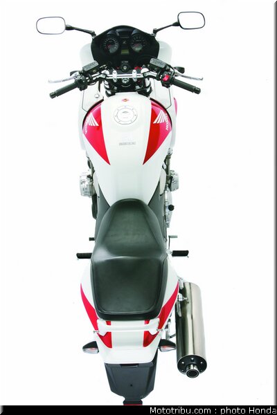 honda_cb1300s_2005_017