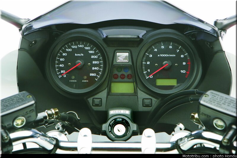 honda_cb1300s_2005_022