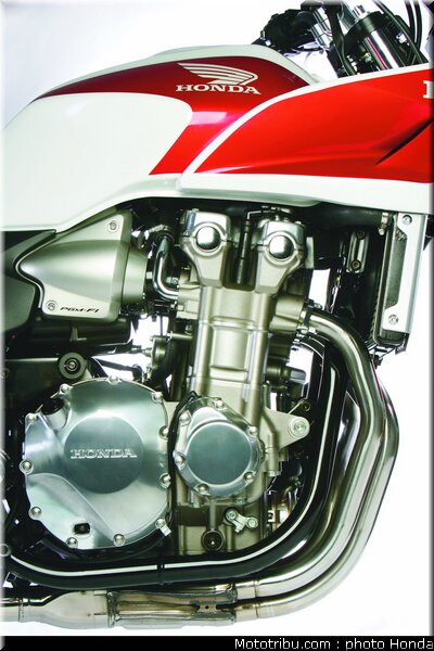 honda_cb1300s_2005_026