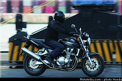 honda_cb1300_2005_002.jpg