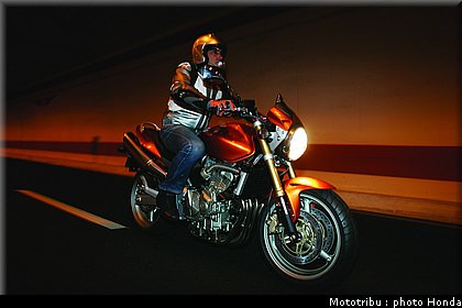 honda_600hornet_2005_002.jpg
