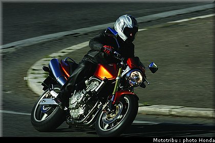 honda_600hornet_2005_003.jpg