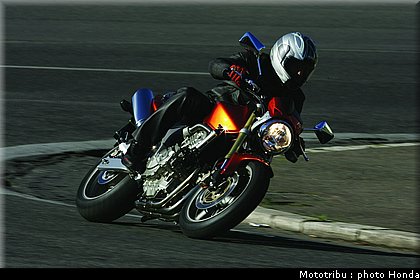 honda_600hornet_2005_004.jpg