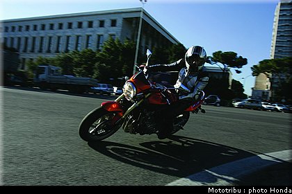 honda_600hornet_2005_007.jpg