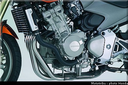 honda_600hornet_2005_027.jpg
