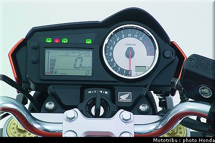 honda_600hornet_2005_028.jpg