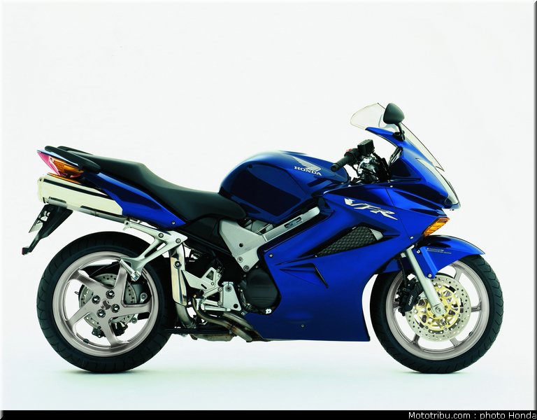 honda_800_vfr_2005_007