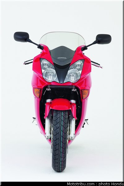 honda_800_vfr_2005_011