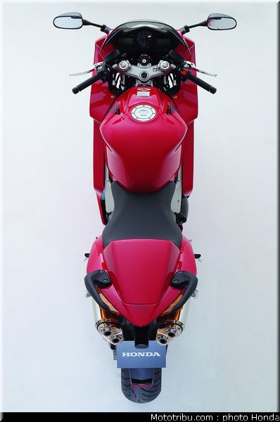honda_800_vfr_2005_013
