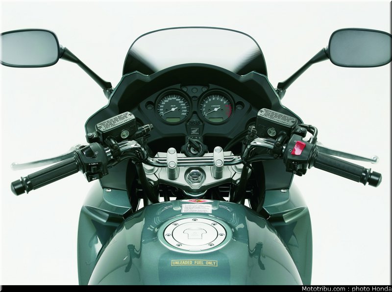 honda_1000_cbf_2006_051