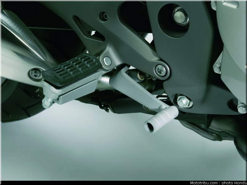 honda_1000_cbf_2006_055