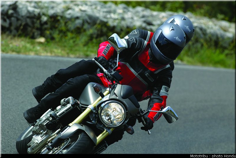 honda_600hornet_2006_004