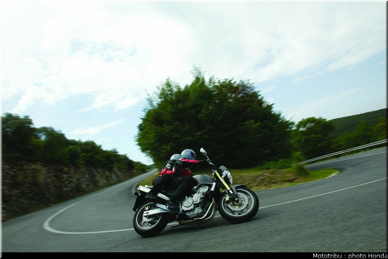 honda_600hornet_2006_006