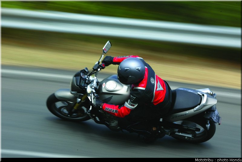 honda_600hornet_2006_011