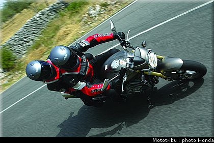 honda_600hornet_2006_005.jpg