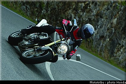 honda_600hornet_2006_007.jpg