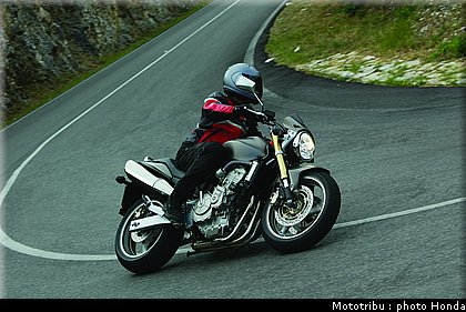 honda_600hornet_2006_008.jpg