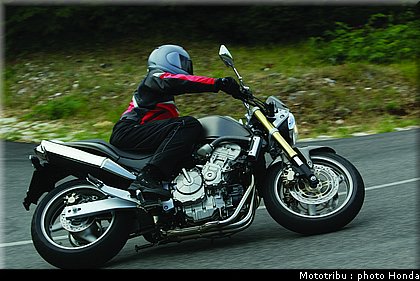 honda_600hornet_2006_009.jpg