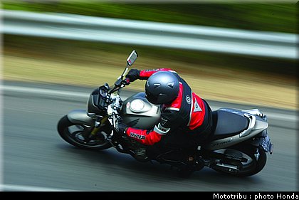 honda_600hornet_2006_011.jpg