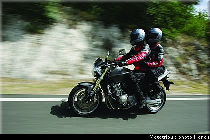honda_600hornet_2006_012.jpg