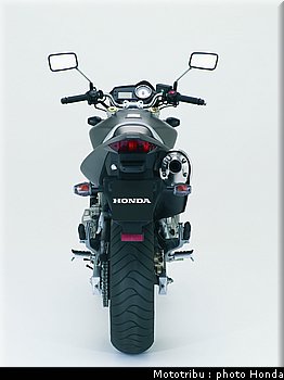 honda_600hornet_2006_015.jpg