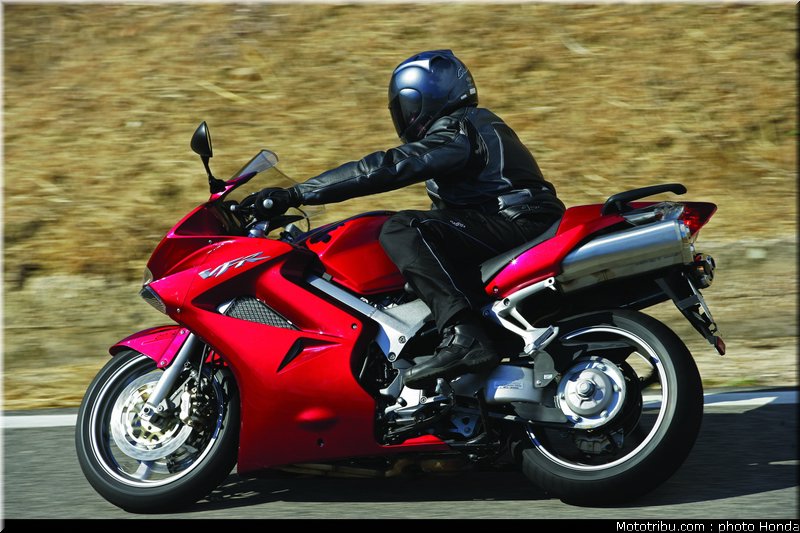 honda_800_vfr_2006_003