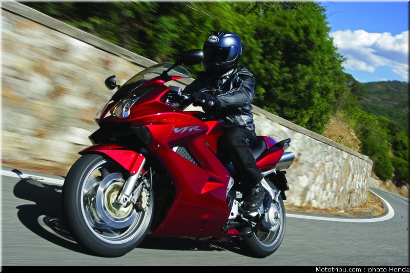 honda_800_vfr_2006_013