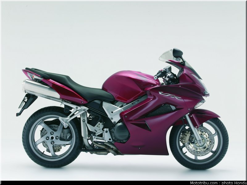 honda_800_vfr_2006_040