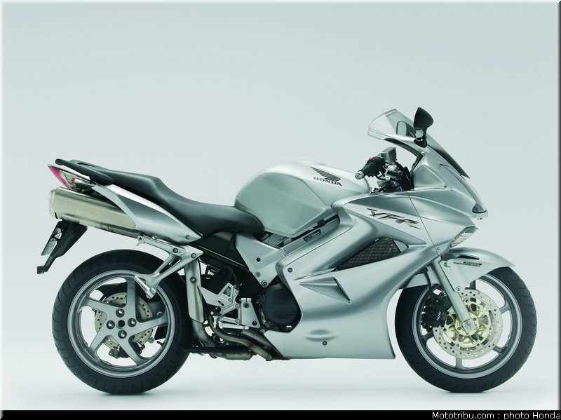 honda_800_vfr_2006_042