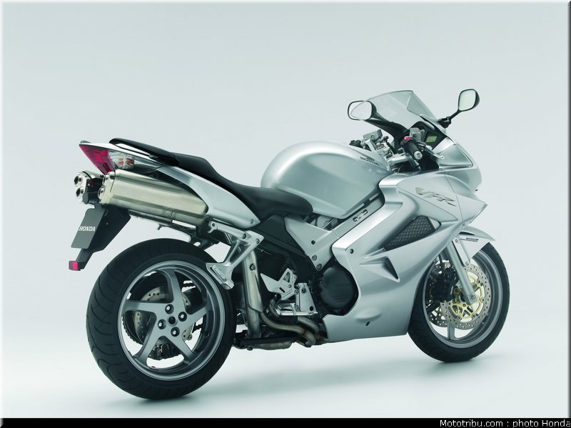 honda_800_vfr_2006_050
