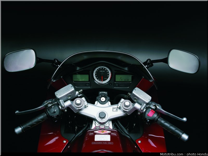 honda_800_vfr_2006_069